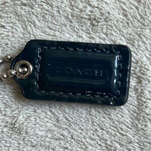 Coach tag (darker green)‎